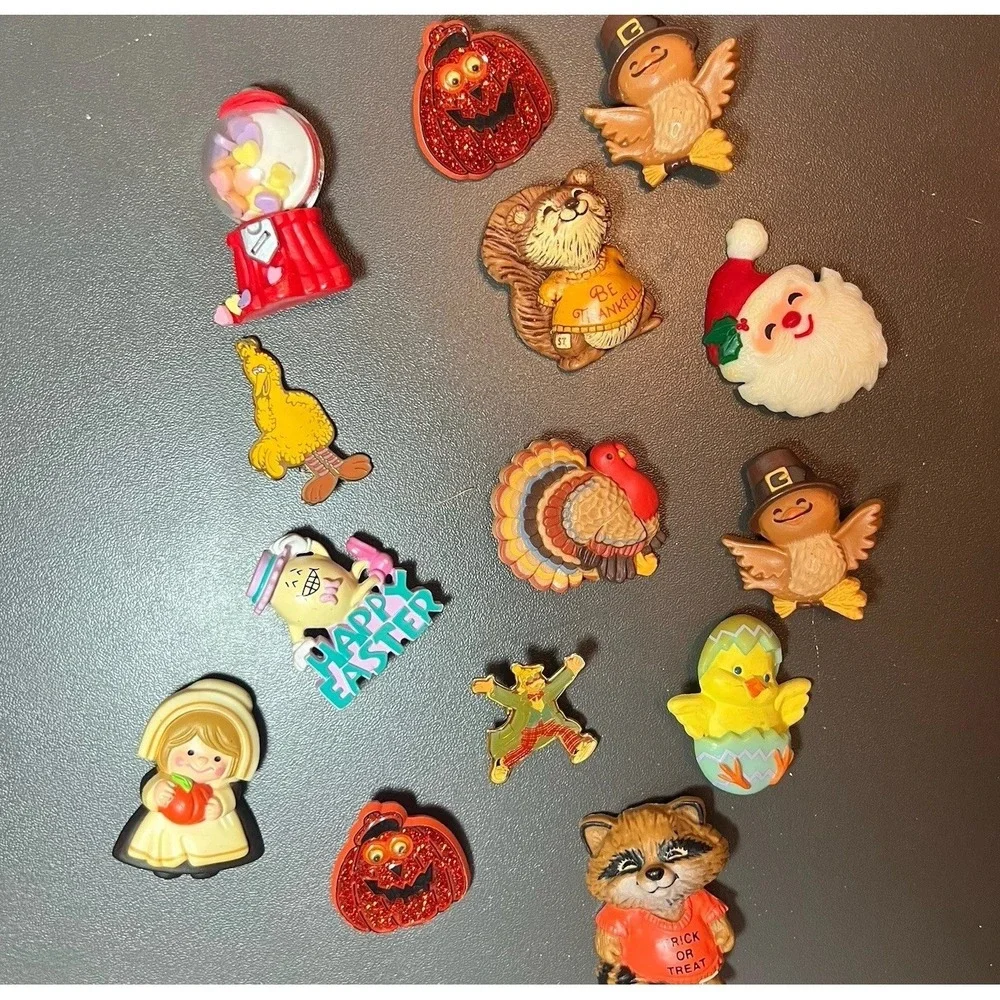 Huge Lot‎ Of 14 Vintage Hallmark Holiday Pins Thanksgiving Easter Halloween